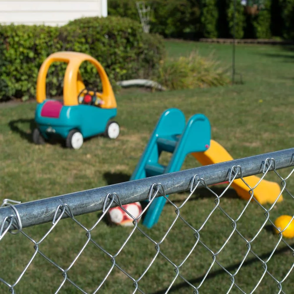 Everbilt 1-3/8 in. Dia x 10 ft. 6 in. L 17-Gauge Galvanized Metal Top Rail Chain Link Fence Post 4 Everbilt 1-3/8 in. Dia x 10 ft. 6 in. L 17-Gauge Galvanized Metal Top Rail Chain Link Fence Post - Image 4